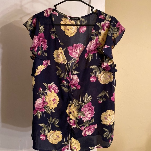 Angela Plus Tops - Angela Plus flower blouse